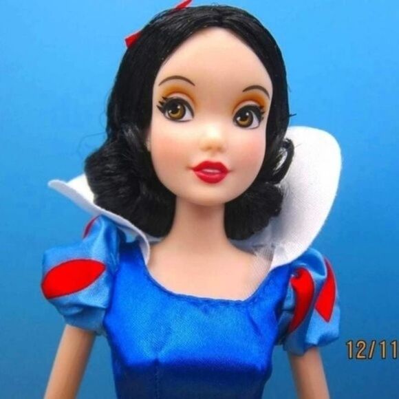 🔥Disney Princess Snow White doll Gift Set Lipsmackers Ty teenie beanies - Picture 7 of 9
